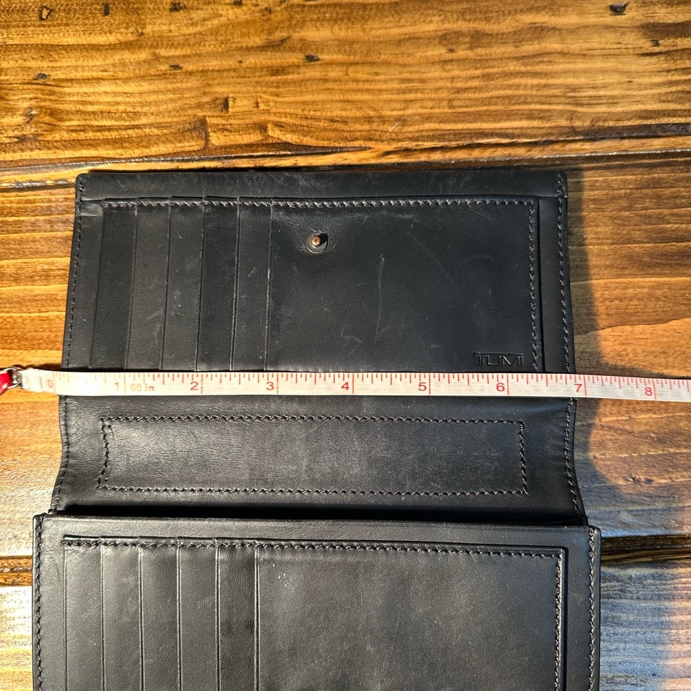 Tumi leather wallet - Picture 7 of 9